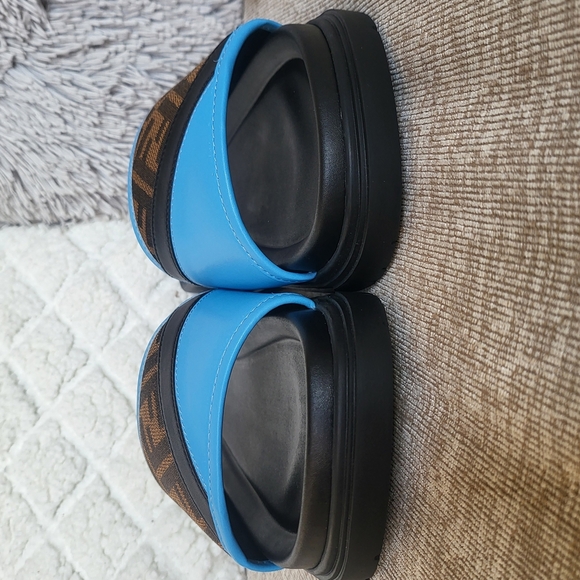 Fendi Diagonal Slides
BrownFF jacquard leather slides - Picture 8 of 10